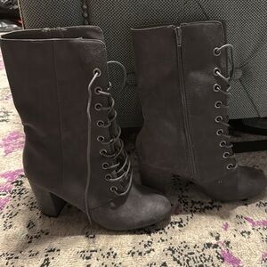 NWOB Metaphor Gray Lace-Up Boots